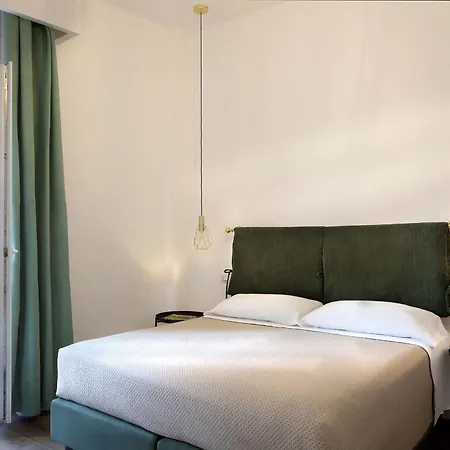 Affittacamere Charme Holidays Puccini 4*